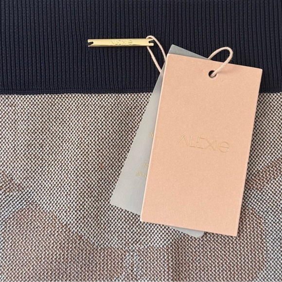 NWT ALEXIS Midi Knit Nylah Printed Skirt - Picture 6 of 7